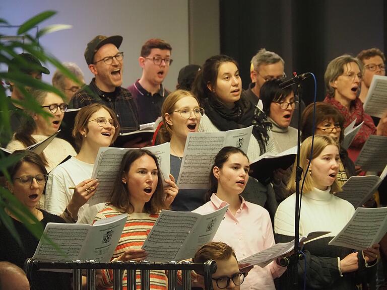 'Wir sind das Volk' - diese Rolle hat der Chor aus Würzburg. 'Wir sind das Volk' - diese Rolle hat der Chor aus Würzburg.