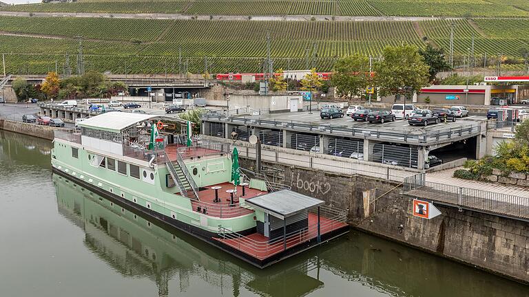 Es gibt drei Areale, die für einen neuen Standort der Würzburger Posthalle in der engeren Auswahl stehen: Hier im Bild die vorgesehene Fläche am Parkhaus Alter Hafen.