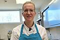Katharina Ditterich, Küchenleitung im Kindergarten St. Vitus in Wülfershausen, verteilte Kostproben aus ihrer Kita-Küche.