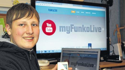 Testen, testen, testen: Felix Schymura aus Gerolzhofen beschäftigt sich mit verschiedenen Benutzeroberflächen für Android-Smartphones. Mit seiner Arbeit nimmt er am Wettbewerb „Jugend testet“ teil. Testen, testen, testen: Felix Schymura aus Gerolzhofen beschäftigt sich mit verschiedenen Benutzeroberflächen für Android-Smartphones. Mit seiner Arbeit nimmt er am Wettbewerb „Jugend testet“ teil.