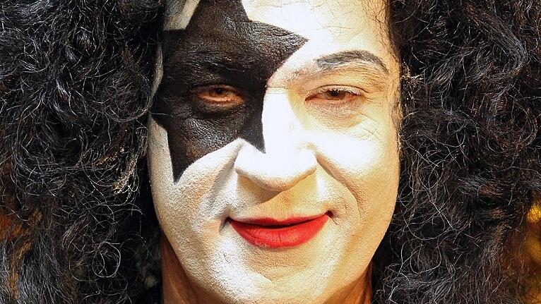 Markus Söder kostümiert - 2010 als Rocksänger von Kiss. Markus Söder kostümiert - 2010 als Rocksänger von Kiss.