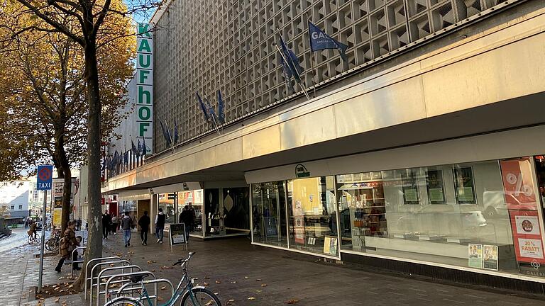 Auch die Filiale von Galeria Karstadt Kaufhof in Schweinfurt soll bei erfolgreicher Übernahme durch buero.de einen neuen Namen erhalten. Auch die Filiale von Galeria Karstadt Kaufhof in Schweinfurt soll bei erfolgreicher Übernahme durch buero.de einen neuen Namen erhalten.