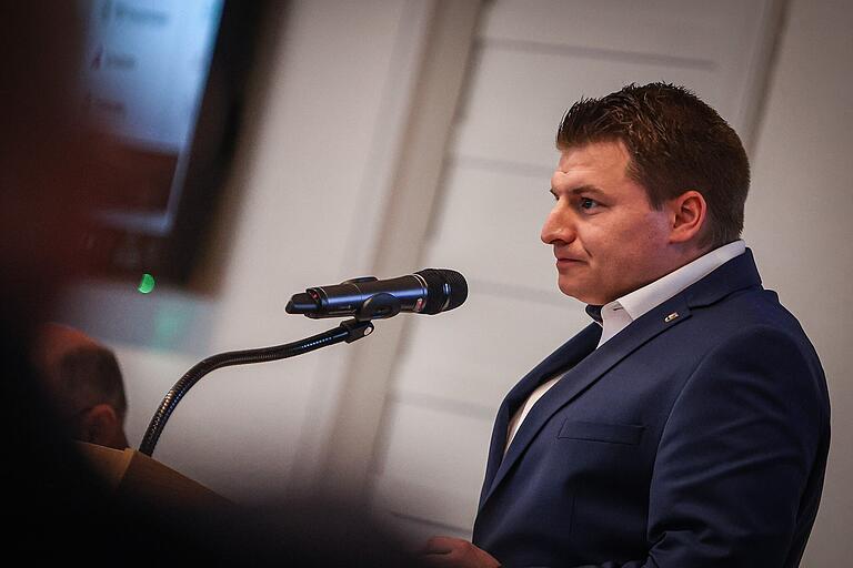 Kreiskämmerer Tim Kestel präsentiert erstmals den Haushalt. Kreiskämmerer Tim Kestel präsentiert erstmals den Haushalt.