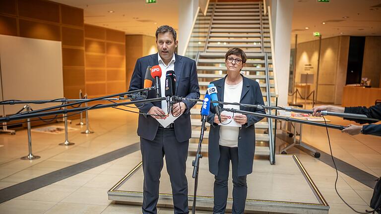 SPD-Generalsekretär Kühnert tritt zurück       -  Die Parteichefs schlugen sofort einen Nachfolger vor.