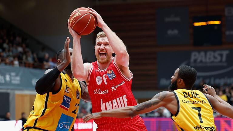 Maximilian Ugrai war der Lichtblick in einem schwachen Team der Würzburg Baskets. Der Rückkehrer kam auf 13 Punkte.