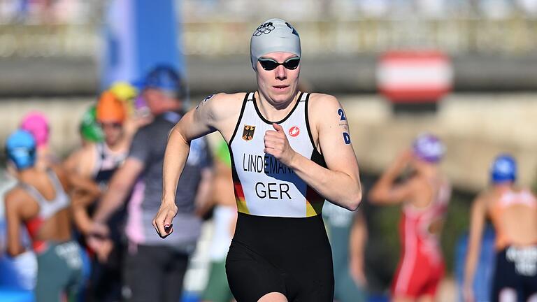 Paris 2024 - Triathlon - Triathletin Laura Lindemann auf dem Weg zu Gold im Olympia-Mixed. Paris 2024 - Triathlon - Triathletin Laura Lindemann auf dem Weg zu Gold im Olympia-Mixed.