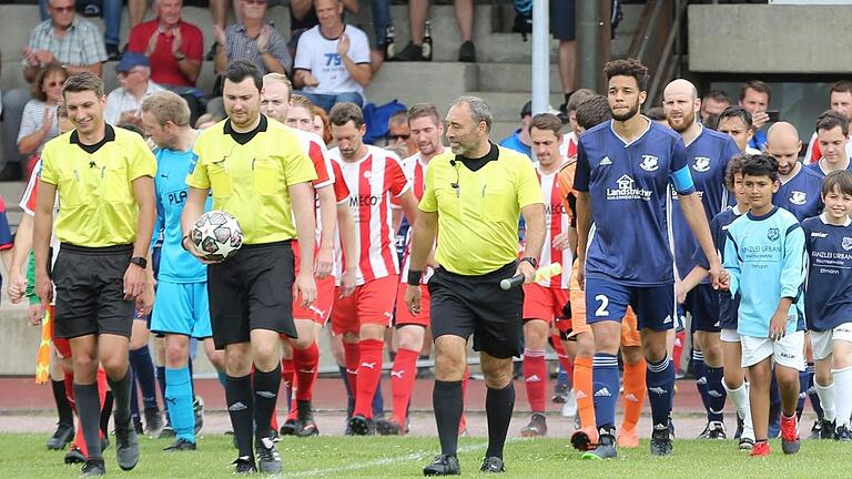 Vor zwei Jahren standen sich der SV Ebelsbach (in Blau) und der TSV Eßleben in der Bezirksliga-Relegation gegenüber. Die Ebelsbacher sind auch in diesem Jahr wieder dabei und treten mit 15 weiteren Mannschaften an, um sich einen Platz in der Bezirksliga zu erspielen.