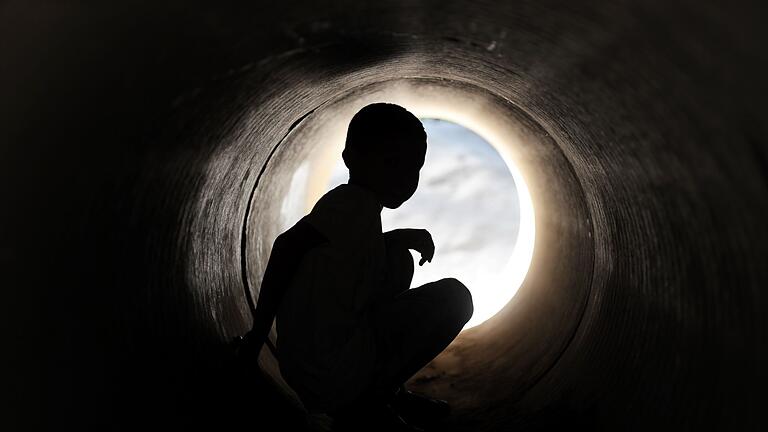 Psychische Erkrankungen       -  81.000 Kinder und Jugendliche wurden im Jahr 2022 wegen psychischer Erkrankungen stationär in Kliniken behandelt. (Symbolbild)