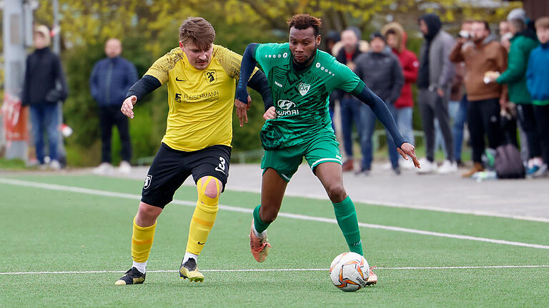 Osakpolor Iyore (rechts) traf beim 4:1-Sieg gegen Giebelstadt doppelt und schob sich mit 18 Treffern an die Spitze der Torjägerliste. Hier kann Till Trutschel den schnellen Stürmer nicht halten.