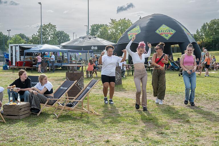 Ausgelassene Stimmung, Workshops und ein Breakdance-Battle: Bei 'Schweinfurt in Colors' war viel geboten. Ausgelassene Stimmung, Workshops und ein Breakdance-Battle: Bei 'Schweinfurt in Colors' war viel geboten.