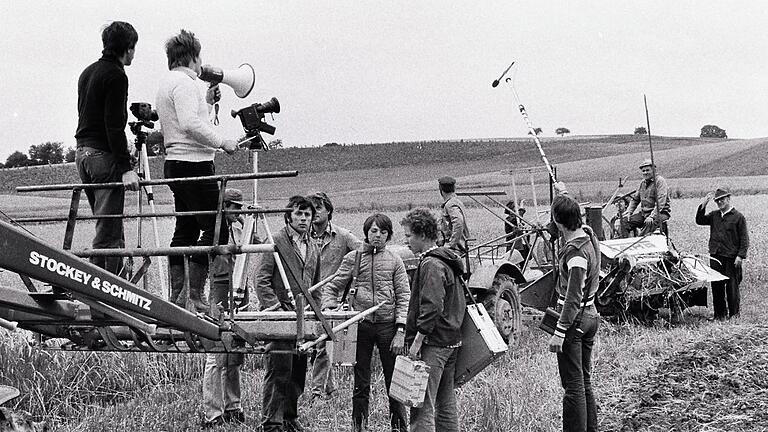 Wie bei den Profis. Mit einfachen Mitteln wurde vor 42 Jahren versucht, einen anschaulichen Film über die historische Getreideernte von anno dazumal zu produzieren. Wie bei den Profis. Mit einfachen Mitteln wurde vor 42 Jahren versucht, einen anschaulichen Film über die historische Getreideernte von anno dazumal zu produzieren.
