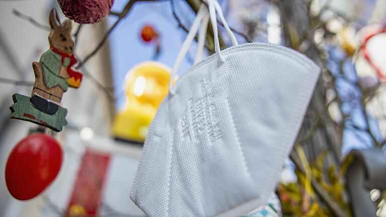 Ostern im Zeichen von Corona - hier im Rokoko-Garten in Veitshöchheim: Doch welche Regeln gelten in Bayern über die Feiertage? Und wie soll es nach den Osterferien weitergehen?