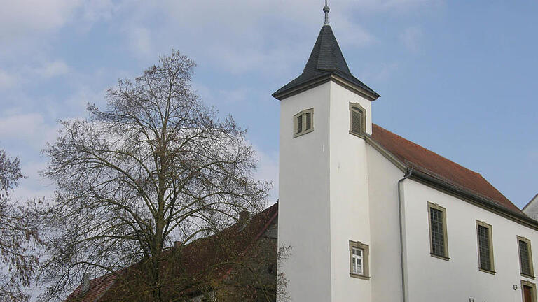 Die evangelische-lutherische Pfarrkirche in Thundorf wurde im 15. Jahrhundert erbaut und war die erste Dorfkirche im Ort.  Foto: Philipp Bauernschubert       -  Die evangelische-lutherische Pfarrkirche in Thundorf wurde im 15. Jahrhundert erbaut und war die erste Dorfkirche im Ort.  Foto: Philipp Bauernschubert