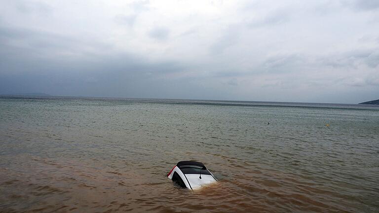 Unwetter in Griechenland.jpeg       -  Das Sturmtief 'Daniel' sorgt in vielen Teilen Griechenlands für Überschwemmungen. Mindestens drei Menschen sind ums Leben gekommen.