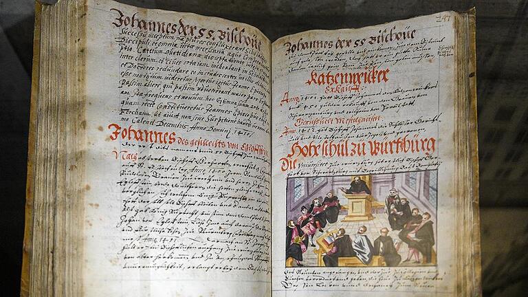 Die sogenannte Ganzhornchronik in der Echterausstellung im Museum am Dom Foto: Thomas Obermeier Die sogenannte Ganzhornchronik in der Echterausstellung im Museum am Dom Foto: Thomas Obermeier