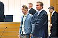 Prozess gegen im Fall Maddie Verdächtigen       -  Verteidiger Friedrich Fülscher (r.) hat einen Freispruch für seinen Mandanten Christian B. gefordert. (Archivbild)