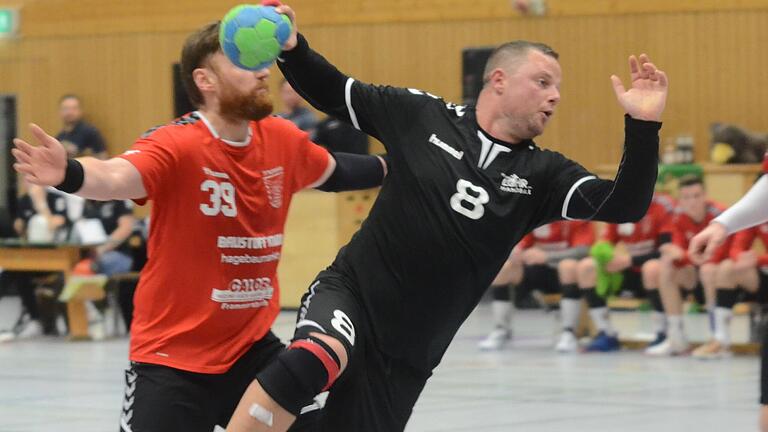 Zoltan Ferencsik (vorne) hilft in der schwierigen Personalsituation beim TSV Lohr aus.