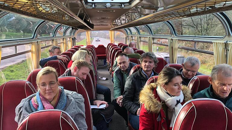 Die Landratskandidaten im Bus