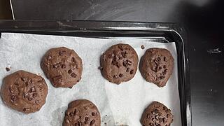 Bäckereinsatz auf Madagaskar: Zwei Wochen verbrachte die Stadtlauringer Bäckerin Sarah Braun in der madagassischen Hauptstadt Antananarivo und zeigte dort jungen Frauen, wie Brot, Brötchen, Brezeln, Kekse und Kuchen gebacken werden. Am Ende des Kurses erhielten alle bei einer Festveranstaltung im Ministerium ein Zertifikat, mit dem sie sich selbstständig machen können oder leichter eine Festanstellung finden.