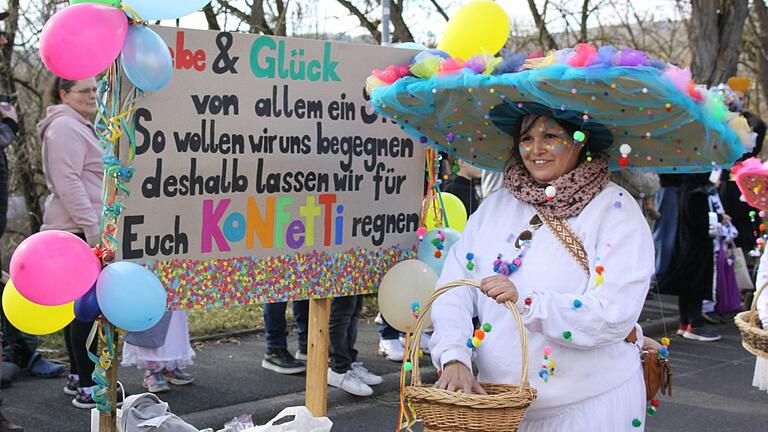 Keinen Rebensaft, sondern buntes Konfetti ließ das Weingut Pröstler regnen. Keinen Rebensaft, sondern buntes Konfetti ließ das Weingut Pröstler regnen.