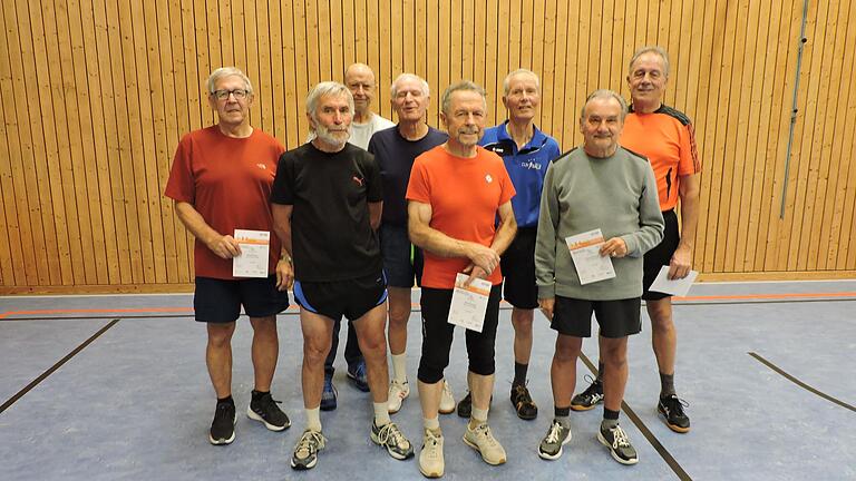 Die erfolgreichen Sälzer Senioren im Rahmen des Sportabzeichens (von links): Walter Büchs, Elmar Müller, Albrecht Piater, Roland Werling, Alfons Freibott, Rudolf Gottwald, Norbert Schmidt und Peter Schlembach. Es fehlt Ulrich Mann. Die erfolgreichen Sälzer Senioren im Rahmen des Sportabzeichens (von links): Walter Büchs, Elmar Müller, Albrecht Piater, Roland Werling, Alfons Freibott, Rudolf Gottwald, Norbert Schmidt und Peter Schlembach. Es fehlt Ulrich Mann.