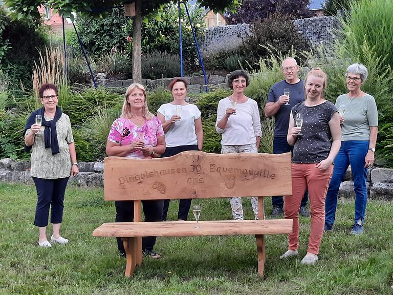 Das Dingolshäuser Partnerschaftskomitee (von links): Rita Achtziger, Elisabeth Finster, Marion Heger, Barbara Behr, Franz Jörg, Katharina Menth und Regina Beer. Auf dem Bild fehlt Markus Schreiner. Das Dingolshäuser Partnerschaftskomitee (von links): Rita Achtziger, Elisabeth Finster, Marion Heger, Barbara Behr, Franz Jörg, Katharina Menth und Regina Beer. Auf dem Bild fehlt Markus Schreiner.