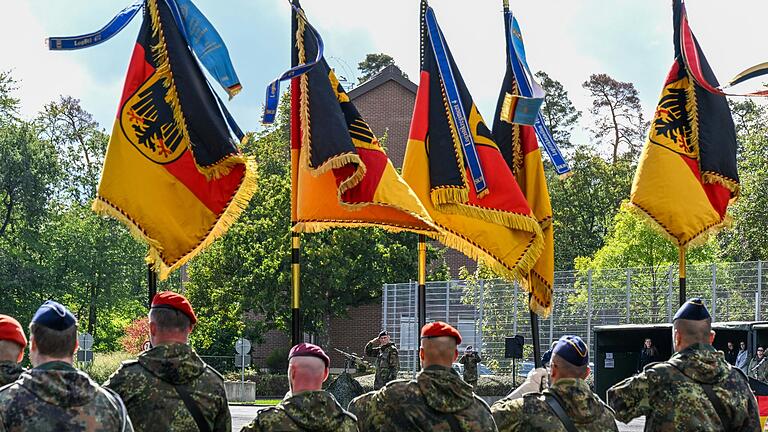 Feierlicher Appell in der Mainfranken-Kaserne Volkach am 1. Oktober.