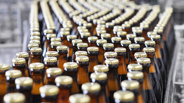 Seltsame Wege machte das Bier aus Frankreich, das (nur auf dem Papier) in Würzburg landete. Seltsame Wege machte das Bier aus Frankreich, das (nur auf dem Papier) in Würzburg landete.