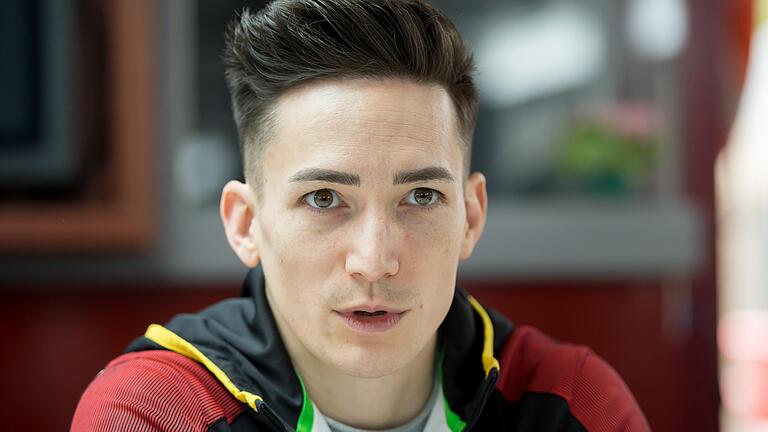 Zweifacher Olympia-Silbermedaillengewinner: Der Kunstturner Marcel Nguyen war bei der Pressekonferenz zum 32. Landesturnfest in Schweinfurt mit an Bord des Ausflugsdampfers Franconia. Zweifacher Olympia-Silbermedaillengewinner: Der Kunstturner Marcel Nguyen war bei der Pressekonferenz zum 32. Landesturnfest in Schweinfurt mit an Bord des Ausflugsdampfers Franconia.