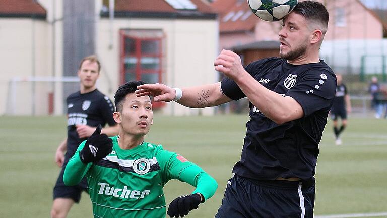 Kevin Steinmann (rechts) ist einer von fünf Spielern, die in den letzten Tagen ihre Zusage für eine weitere Saison im Trikot des FC Sand gegeben haben. Am Samstag erwarten die Korbmacher im heimischen Seestadion die DJK Don Bosco Bamberg. Kevin Steinmann (rechts) ist einer von fünf Spielern, die in den letzten Tagen ihre Zusage für eine weitere Saison im Trikot des FC Sand gegeben haben. Am Samstag erwarten die Korbmacher im heimischen Seestadion die DJK Don Bosco Bamberg.