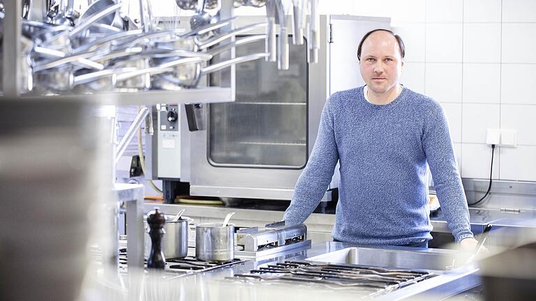 Bernd Andres im Gutshof Andres Pettstadt. Bernd Andres im Gutshof Andres Pettstadt.