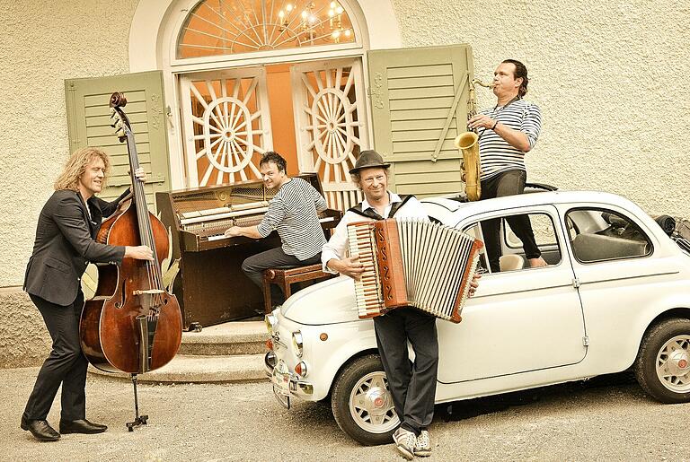 Die Band Quadro Nuevo kommt am 11. Juli auf die Open-Air-Bühne am Kessler Field, veranstaltet vom KulturPackt. Die Band Quadro Nuevo kommt am 11. Juli auf die Open-Air-Bühne am Kessler Field, veranstaltet vom KulturPackt.
