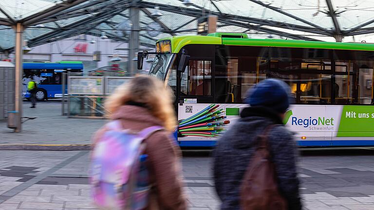 Am Montag wird im ÖPNV gestreikt. Das hat auch in Stadt und Landkreis Schweinfurt Auswirkungen auf Busse und Bahnen und somit den Weg zur Arbeit oder in die Schule. Am Montag wird im ÖPNV gestreikt. Das hat auch in Stadt und Landkreis Schweinfurt Auswirkungen auf Busse und Bahnen und somit den Weg zur Arbeit oder in die Schule.