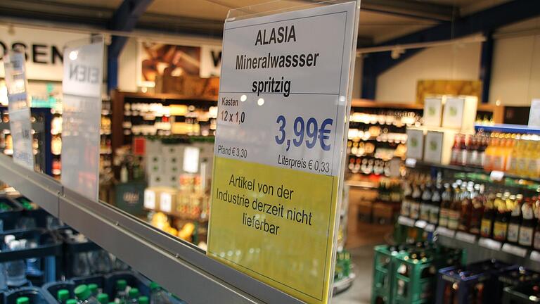 'Alasia' Mineralwasser spritzig und andere Mineralwässer sind im Zisch Getränkemarkt in Langenprozelten aus.