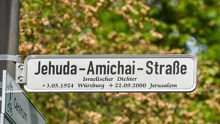 Zwischen Exerzierplatz und Münzstraße ist eine Straße nach Jehuda Amichai benannt.