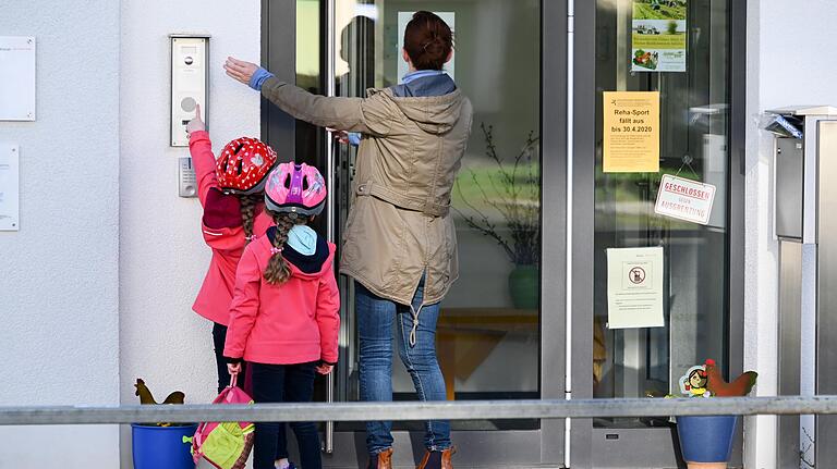 Nur noch Notfallbetreuung: Die Kitas sind geschlossen, Eltern müssen ihre Kinder zuhause betreuen.