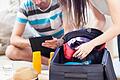 Koffer packen und los? Wegen Corona verreisen die meisten derzeit wohl nicht so unbedarft wie vor der Pandemie. Foto: Christin Klose/dpa-tmn       -  Koffer packen und los? Davor müssen alle wichtigen Sachen eingepackt werden.