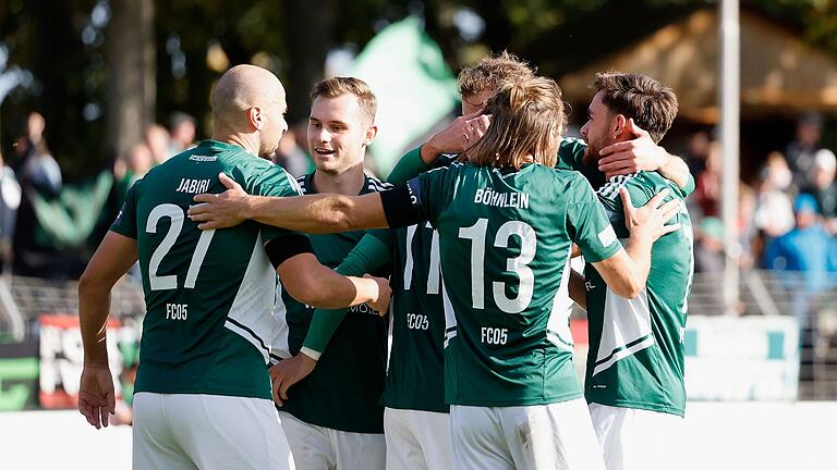 Können die Spieler des FC 05 Schweinfurt im Unterfranken-Derby bei Viktoria Aschaffenburg einen Sieg bejubeln?