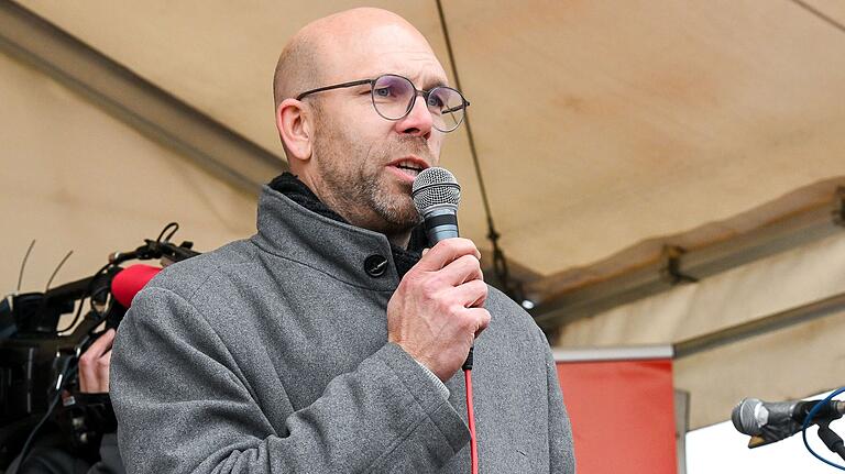 Jürgen Schenk, Betriebsratsvorsitzender bei Schaeffler in Schweinfurt, geht trotz aller Herausforderungen zuversichtlich in das neue Jahr 2025. Jürgen Schenk, Betriebsratsvorsitzender bei Schaeffler in Schweinfurt, geht trotz aller Herausforderungen zuversichtlich in das neue Jahr 2025. 