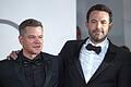 Matt Damon (l) und Ben Affleck       -  Hollywoodstar Matt Damon bedauert sich eigenen Worten zufolge derzeit mit seinem Freund Ben Affleck gegenseitig. (Archivbild)