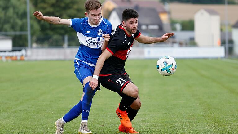 Fabian Haas (links, hier gegen Gabriel Yaman vom TSV Lengfeld) traf in der Vorrunde der Fußball-Landesliga Nordwest dreimal und ist bislang erfolgreichster Kleinrinderfelder Torschütze.