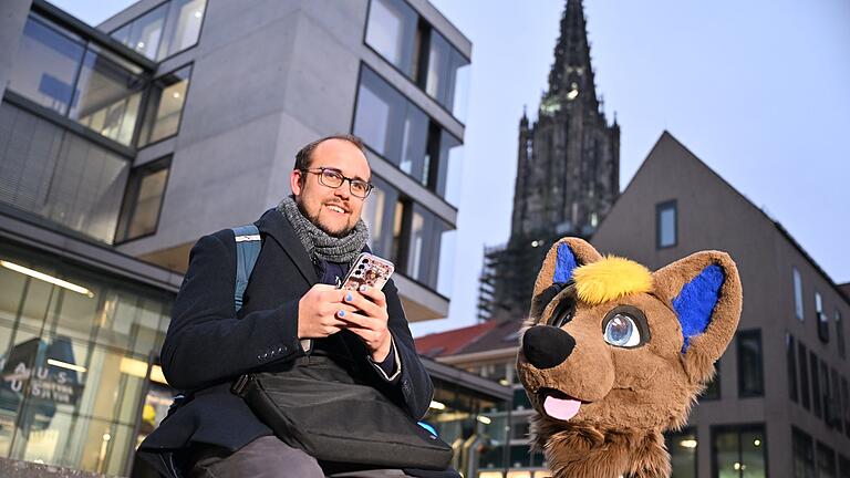 In tierischen Flauschkostümen durch die Nacht       -  Im echten Leben ist Patrik Schleehuber IT-Spezialist bei einer Tageszeitung. (Archivbild)