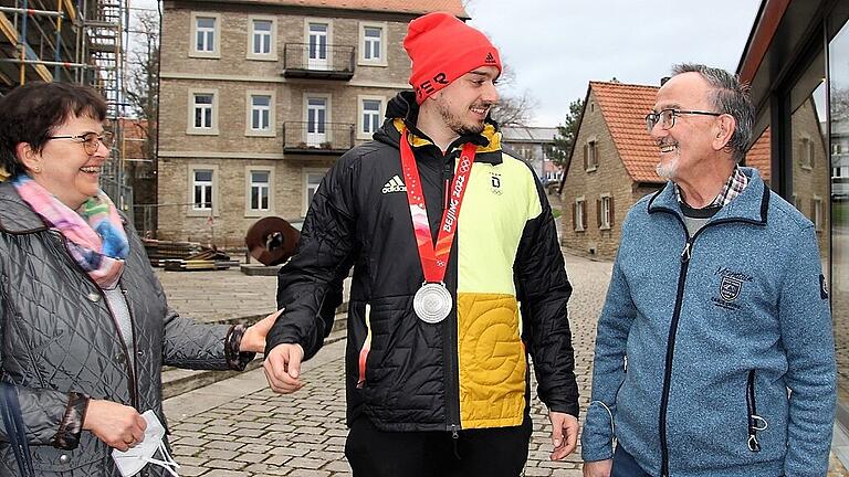 Ihre Gesichter sprechen Bände: Ute und Dieter Rasp aus Mainbernheim freuen sich sehr mit ihrem Sohn, dem erfolgreichen Sportler Christian Rasp.