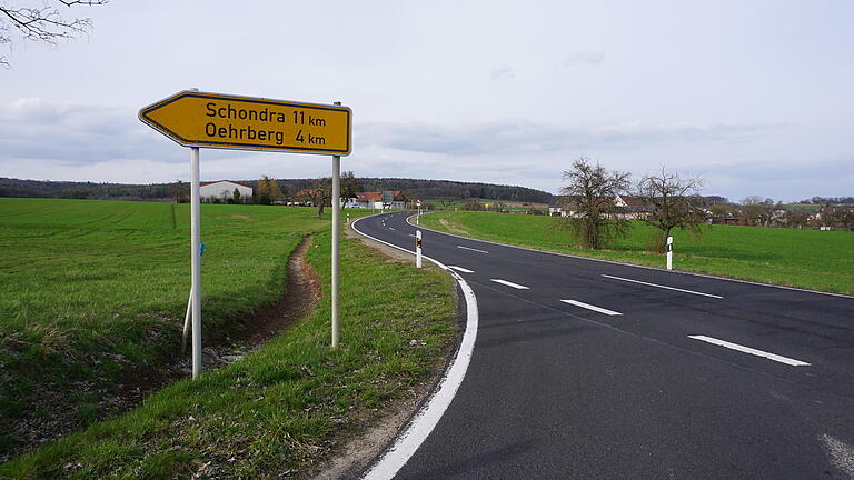 Die Einmündung an der Staatsstraße 2280 nach Oehrberg       -  Die Einmündung an der Staatsstraße 2280 nach Oehrberg