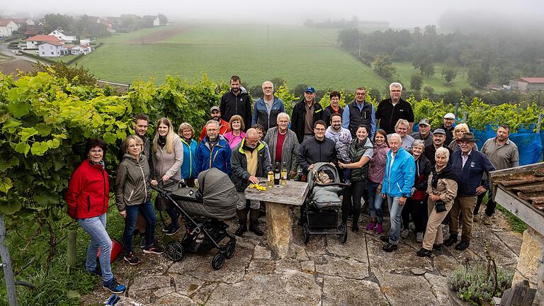 Die Weinernte ist in Strahlungen ein 'Familienunternehmen': Die Verwandten und Bekannten der Gesellschafter packen mit an und auch Kinder helfen mit. Die Weinernte ist in Strahlungen ein 'Familienunternehmen': Die Verwandten und Bekannten der Gesellschafter packen mit an und auch Kinder helfen mit. 