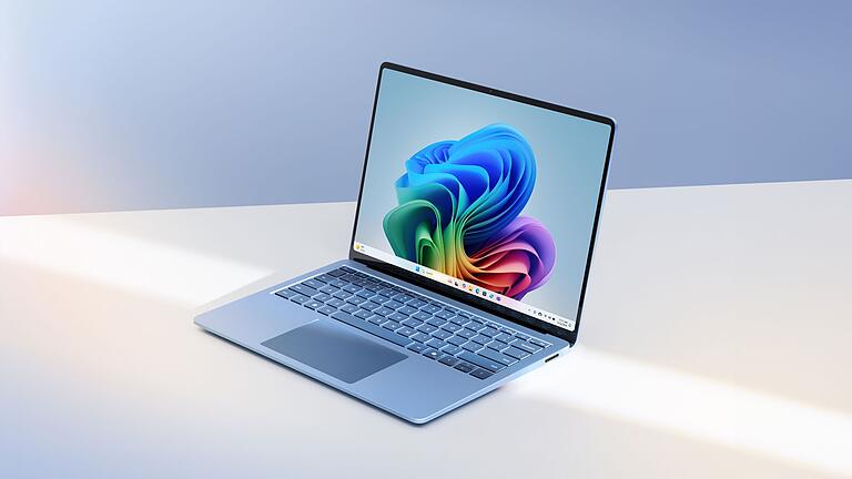 Microsoft Surface Laptop 7       -  Der Microsoft Surface Laptop 7 soll mit seinem ARM-Chip und dem KI-Assistenten Copilot alles leichter und effizienter machen - verspricht zumindest der Hersteller.