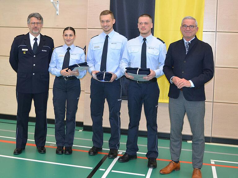 Abschluss und Ernennung bei der Hochschule für Polizei in Wertheim. 
Die drei Jahrgangsbesten erhielten Urkunde und Präsente von Minister Thomas Strobl und Polizeidirektor Richard Zorn,