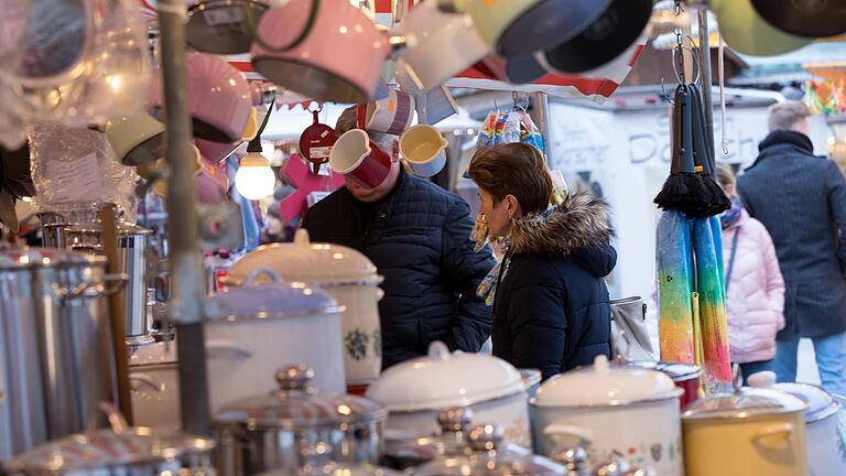 Dürfen am Sonntag der Allerheiligenmesse die Geschäfte in Würzburg öffnen? Wahrscheinlich schon, aber wahrscheinlich nicht alle.