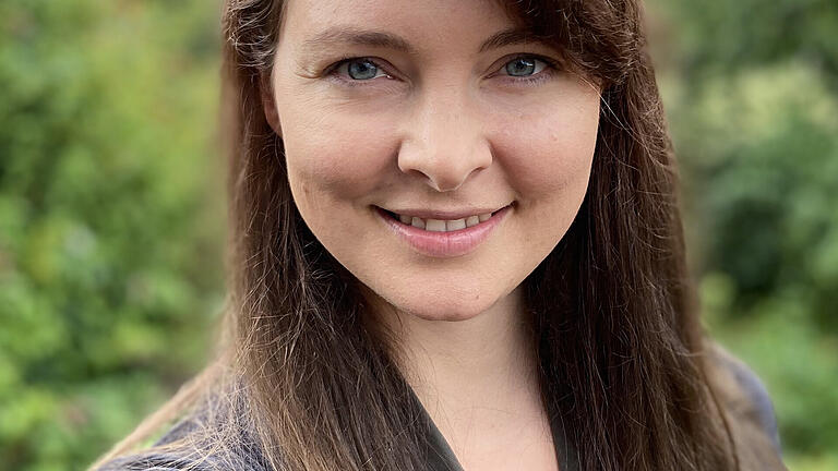 Aktuell arbeitet Marlies Dumbsky in der Pressestelle der Landtags-Grünen und hilft ihren Eltern auf dem Weingut. Aktuell arbeitet Marlies Dumbsky in der Pressestelle der Landtags-Grünen und hilft ihren Eltern auf dem Weingut.