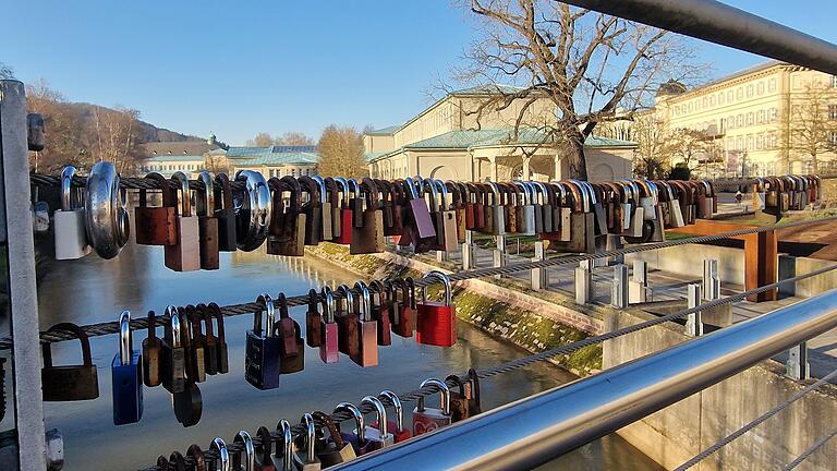 Valentinstag am Luitpoldsteg in Bad Kissingen       -  Am Sonntag, 18. Februar, findet auf dem Luitpoldsteg  in Bad Kissingen eine Andacht mit Gedanken rund um die Liebe und Gelegenheit zur persönlichen Segnung statt.